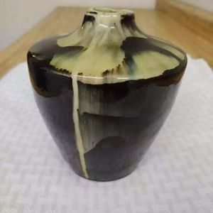 Majolica vase: black and cream glazed.